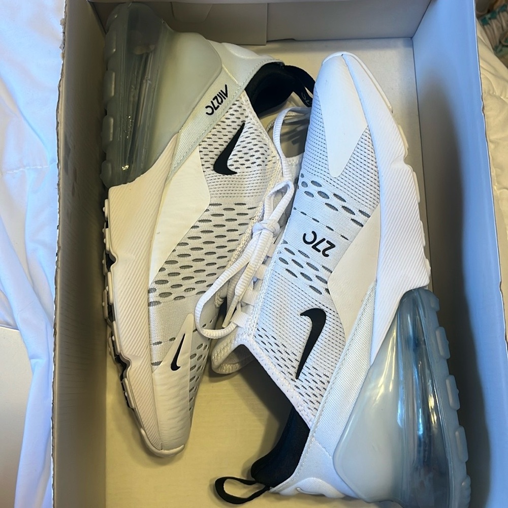 NWT White Nike 270s Size 8